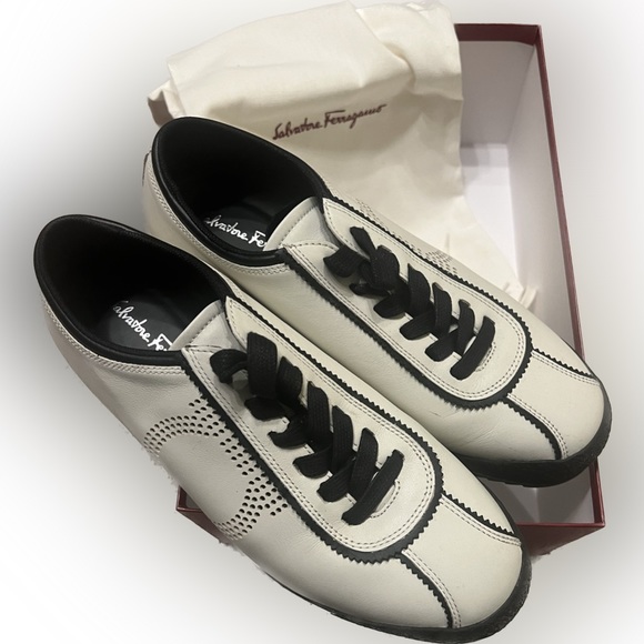 💯Authentic Salvatore Ferragamo Spring Sneaker - Picture 3 of 8